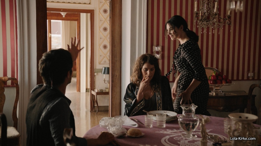 Click to view full size image
==============
MITJ_S3x02_2821529.jpg MITJ_S3x02_2821529.jpg